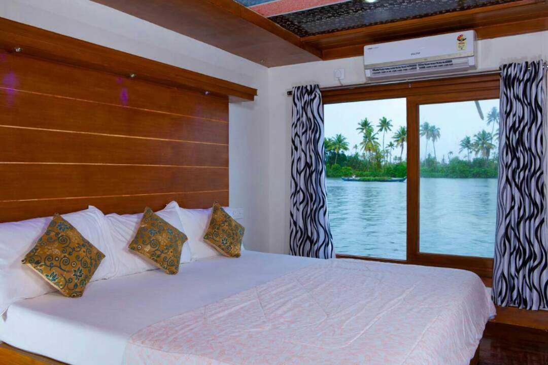 Beach Paradise Day Cruise Houseboat Alappuzha ภายนอก รูปภาพ